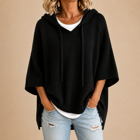 Czesława™ | Gestricktes Poncho mit Kapuze — Schwarz